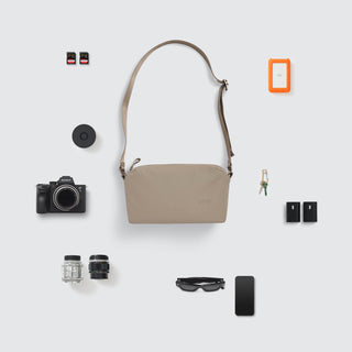 Urth Dolomite Sling<br>クロスボディカメラスリングバッグ 5.1L