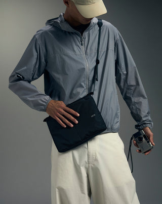 Urth Utility Sacoche Bag<br>ユーティリティ サコッシュバッグ(1.4L)